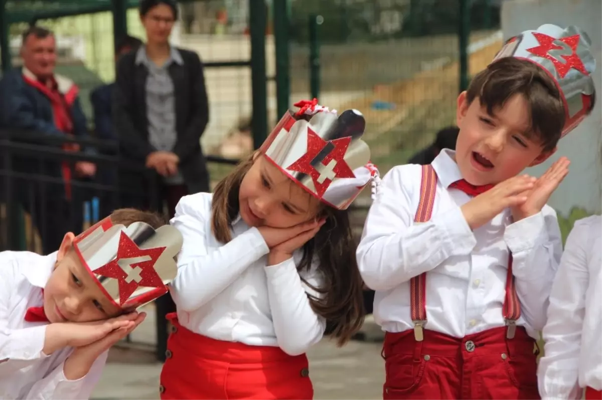 Miniklerden "Sayıların Dansı" Gösterisi
