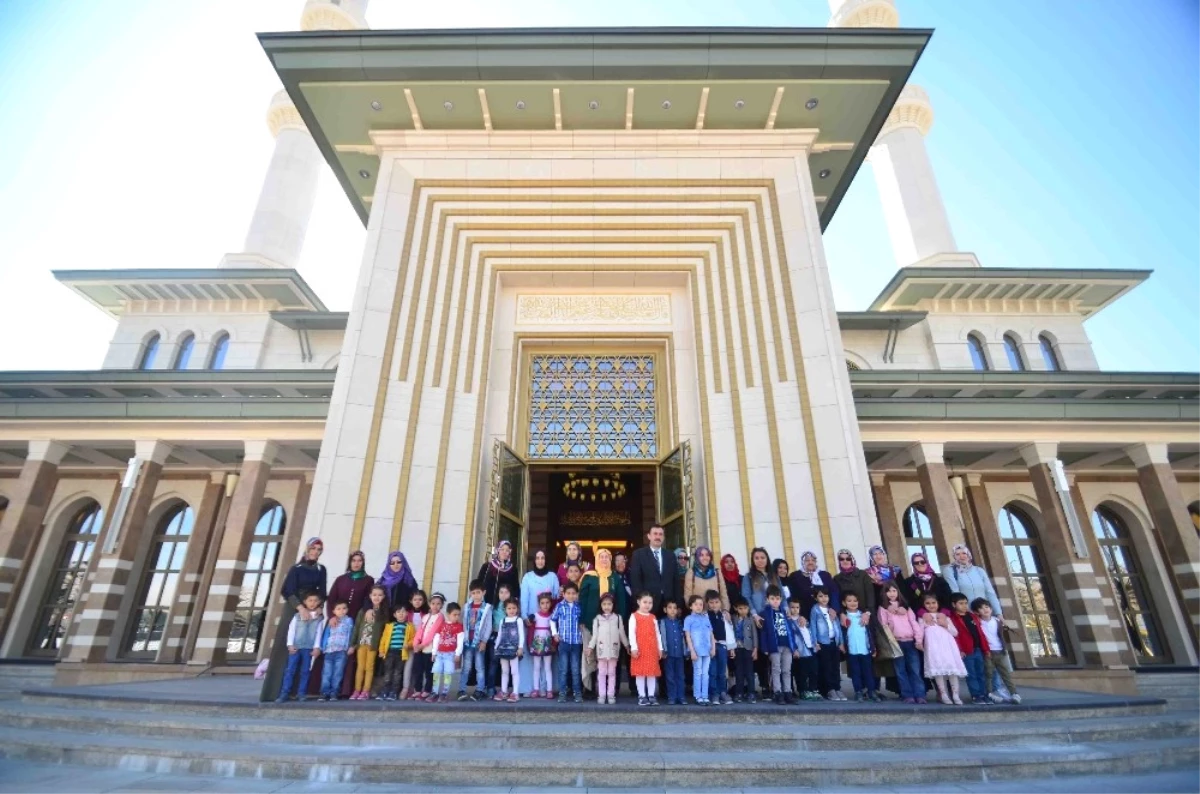 Nezaket Okulu Öğrencileri Millet Camii\'ni Ziyaret Etti