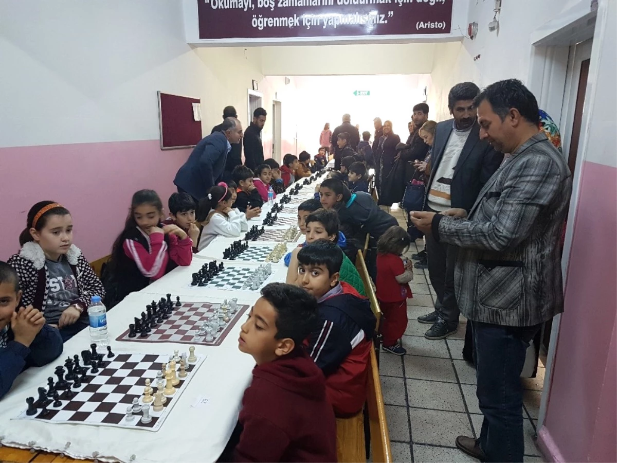 Öğrenciler Satranç Turnuvasında Mücadele Etti