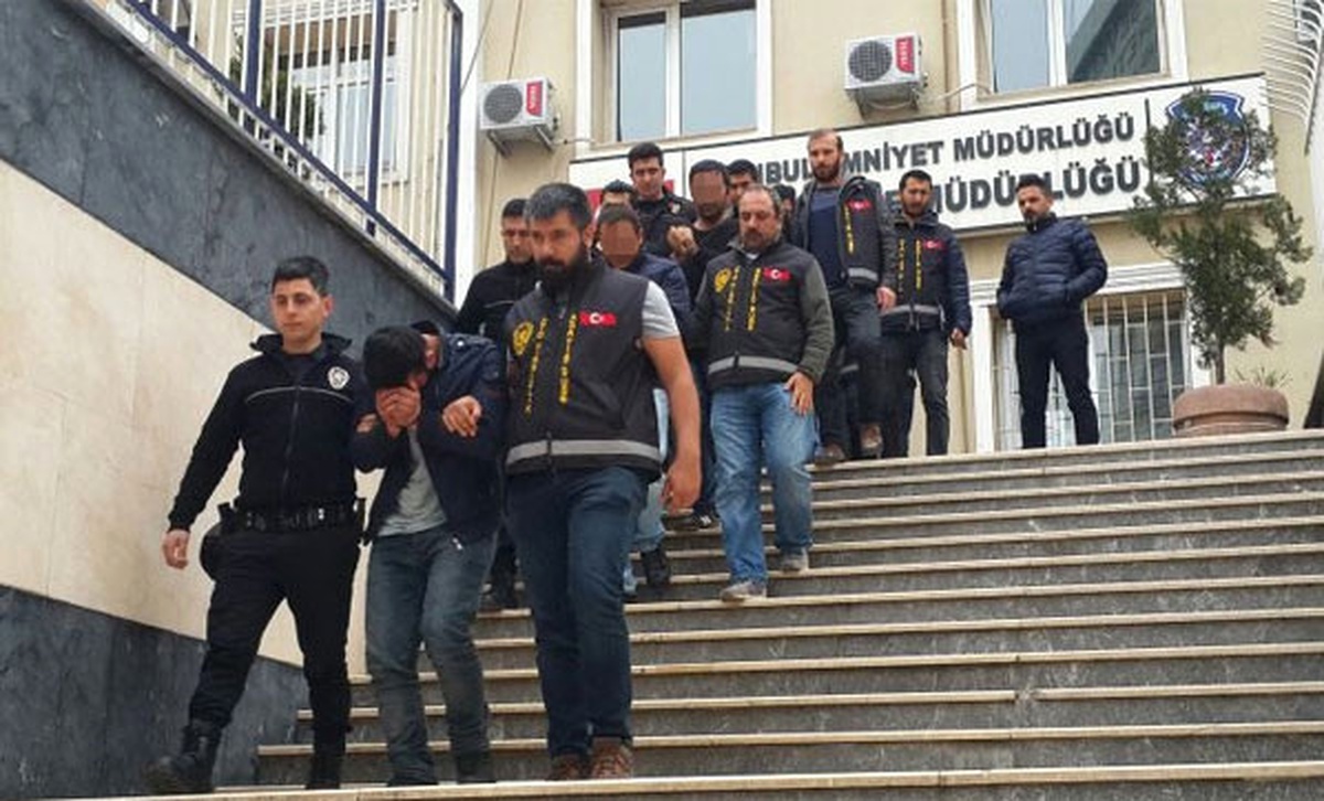 Otomobiliniz Camına Bırakılan "Ben Çarptım" Kartlarına Dikkat!