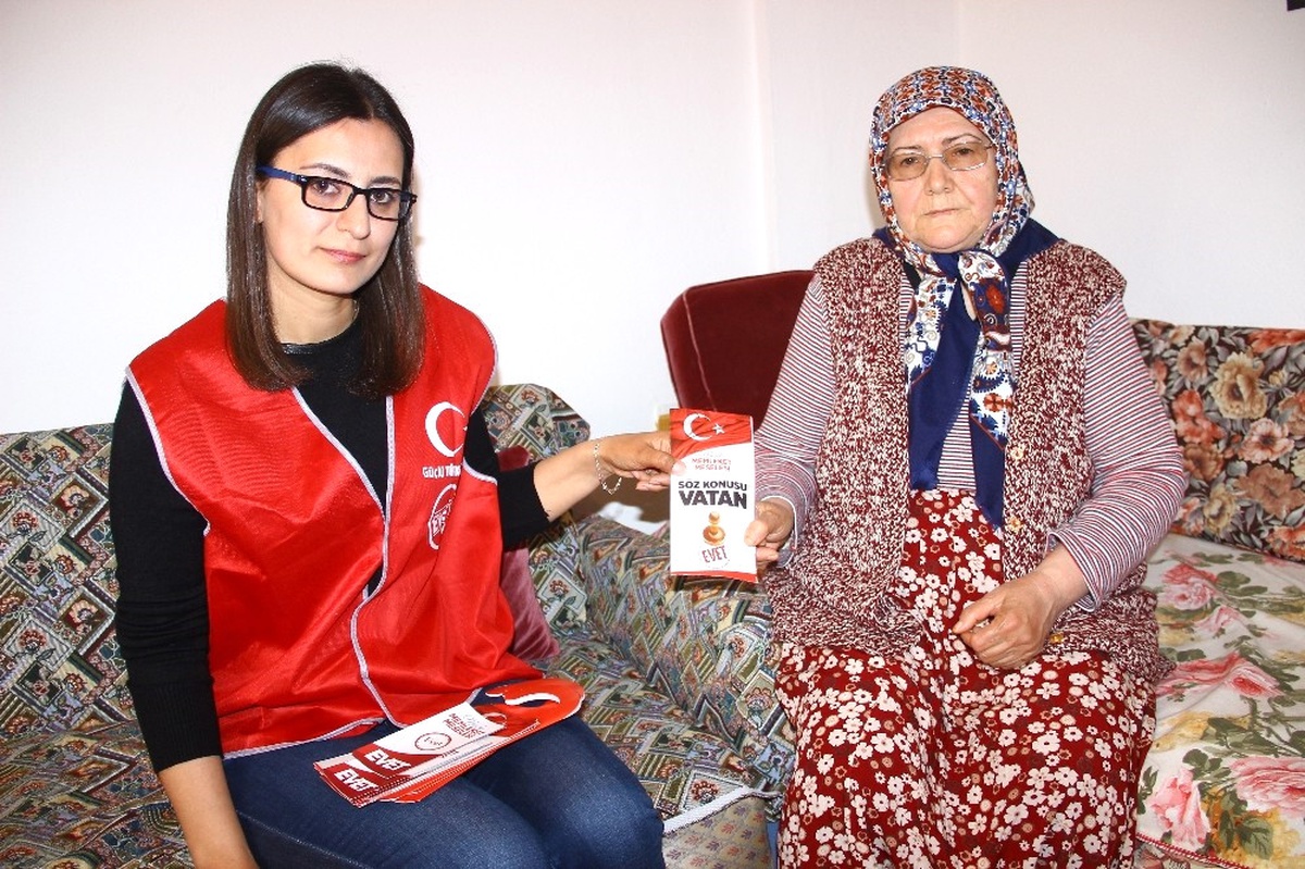 Sosyal Medyanın Yeni Fenomeni "Evetçi" Ayşe Nine