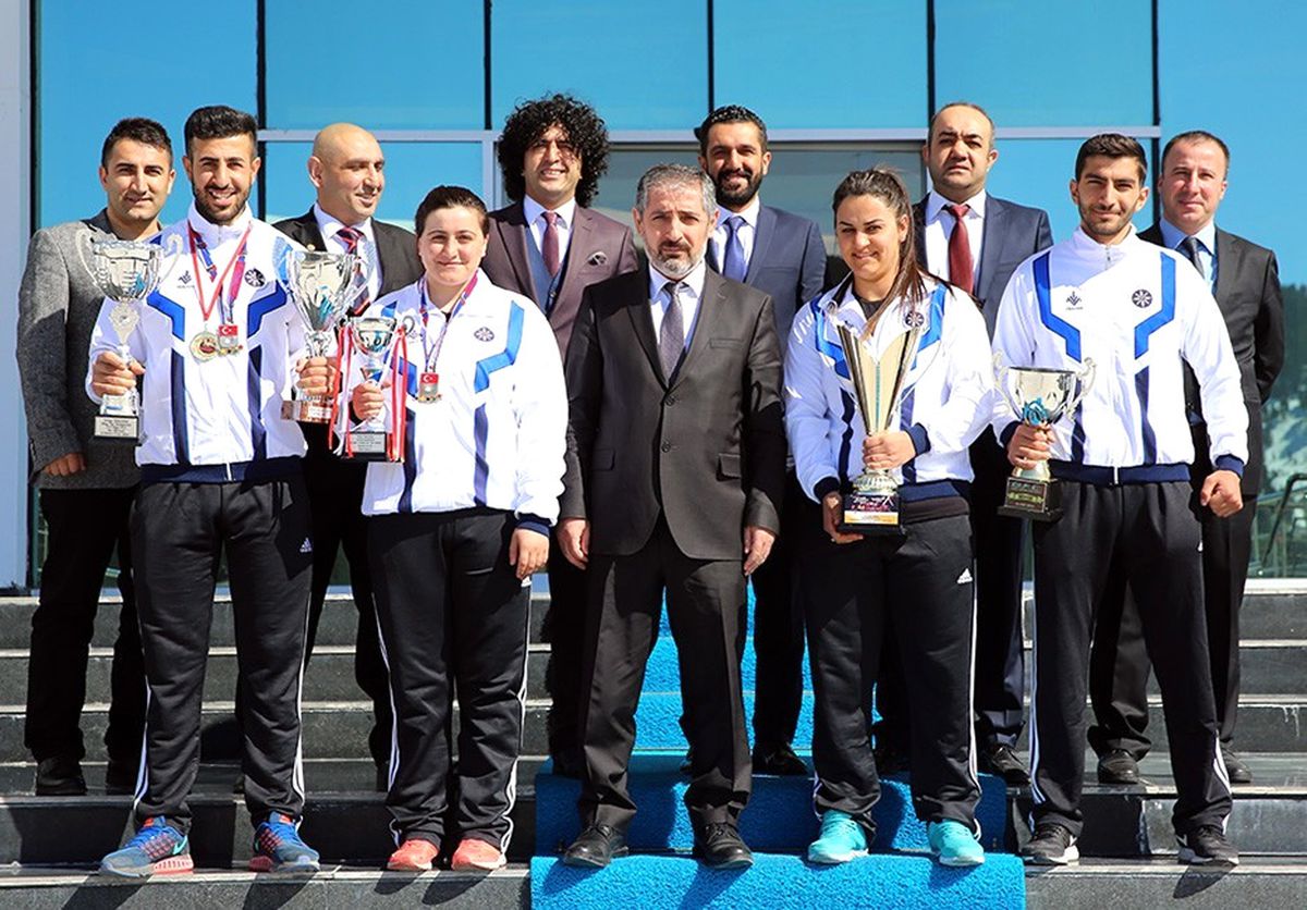 Rektör Biber, Üniversitenin Şampiyon Sporcularını Tebrik Etti