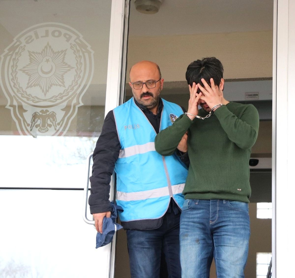 Sakarya\'da Bir Kadın Tartıştığı Eski Sevgilisini Bıçaklayarak Ağır Yaraladı