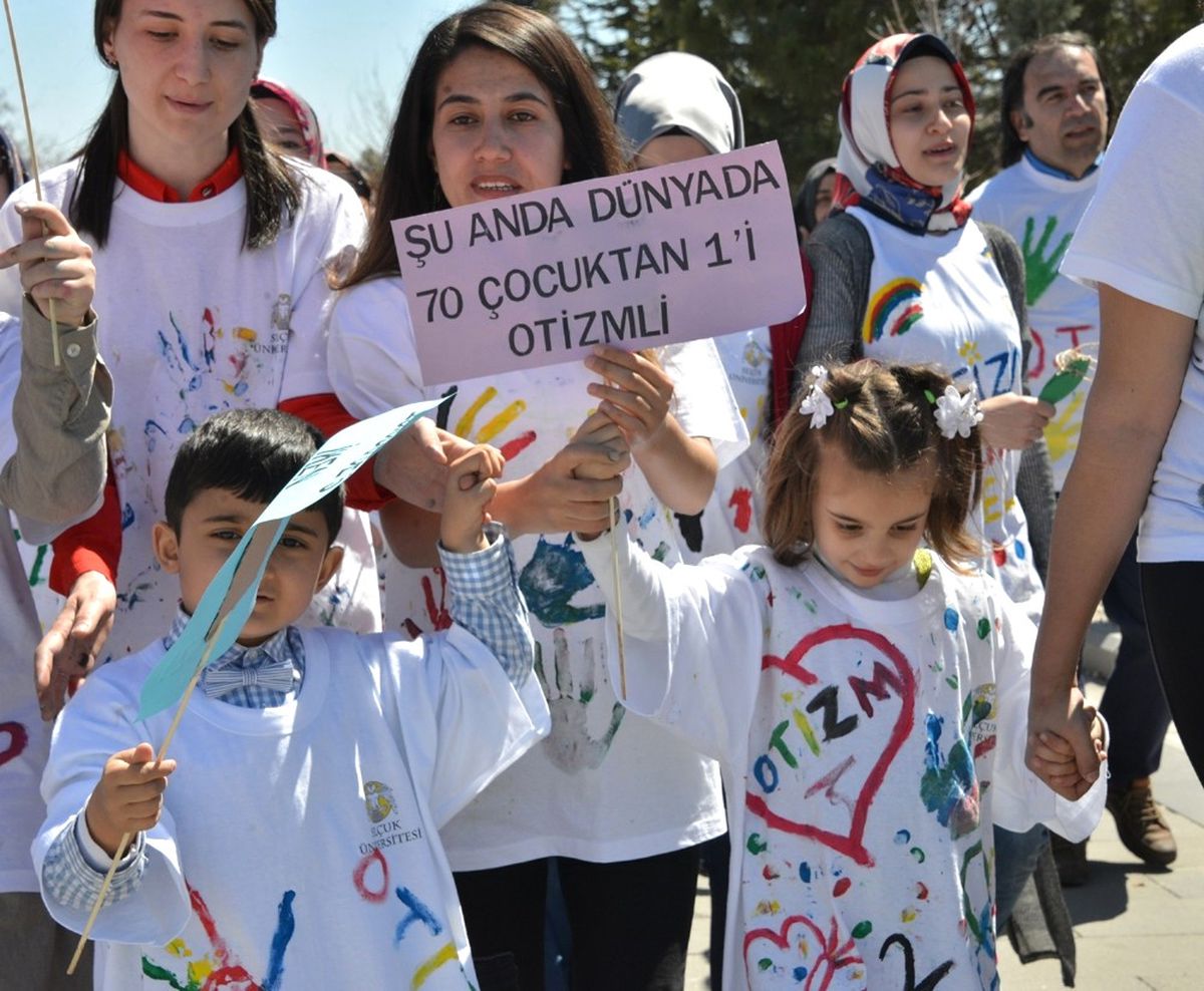 Selçuk Üniversitesinde, \'Otizm Farkındalığı\' Yürüyüşü