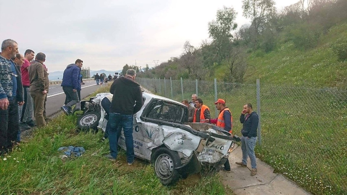 Söke\'de Zincirleme Trafik Kazasında; 1\'i Ağır 4 Yaralandı