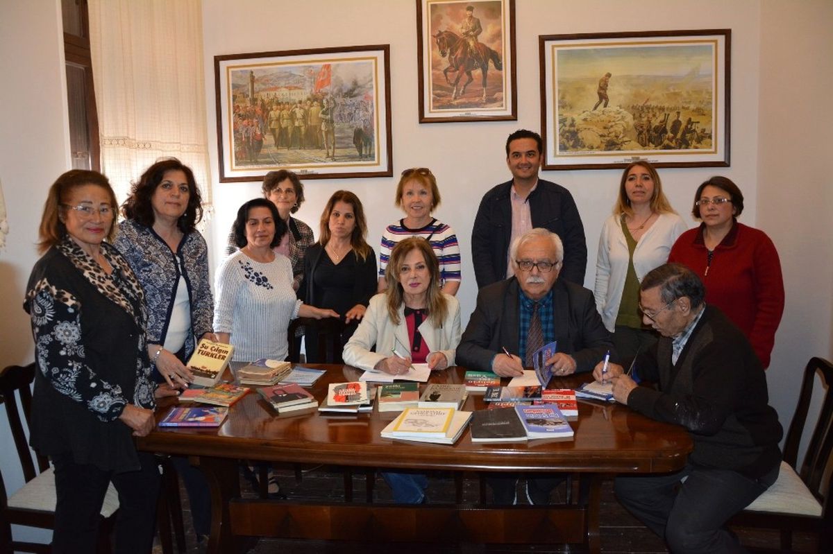 Sökeli Şair ve Yazarlardan Kent Konseyi Kütüphanesine Kitap Bağışı