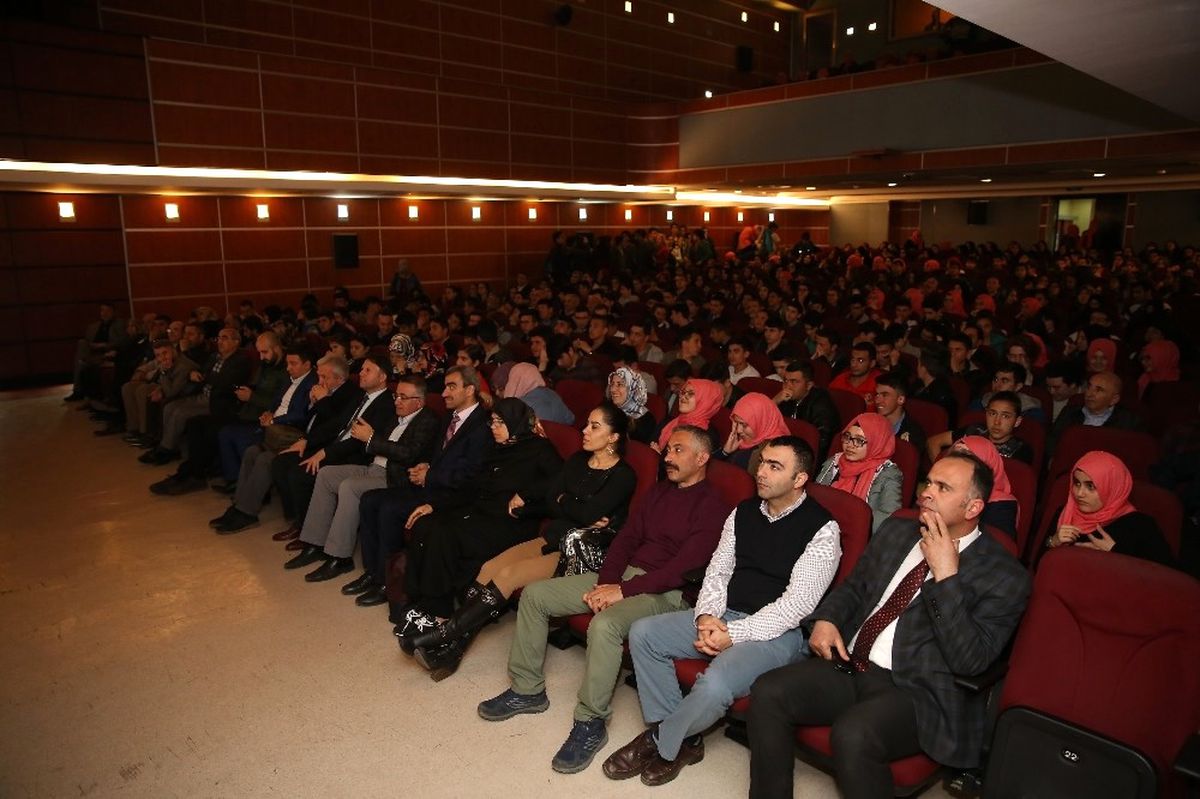 Süper Güç Olmamızı Engellemeye Çalışıyorlar"