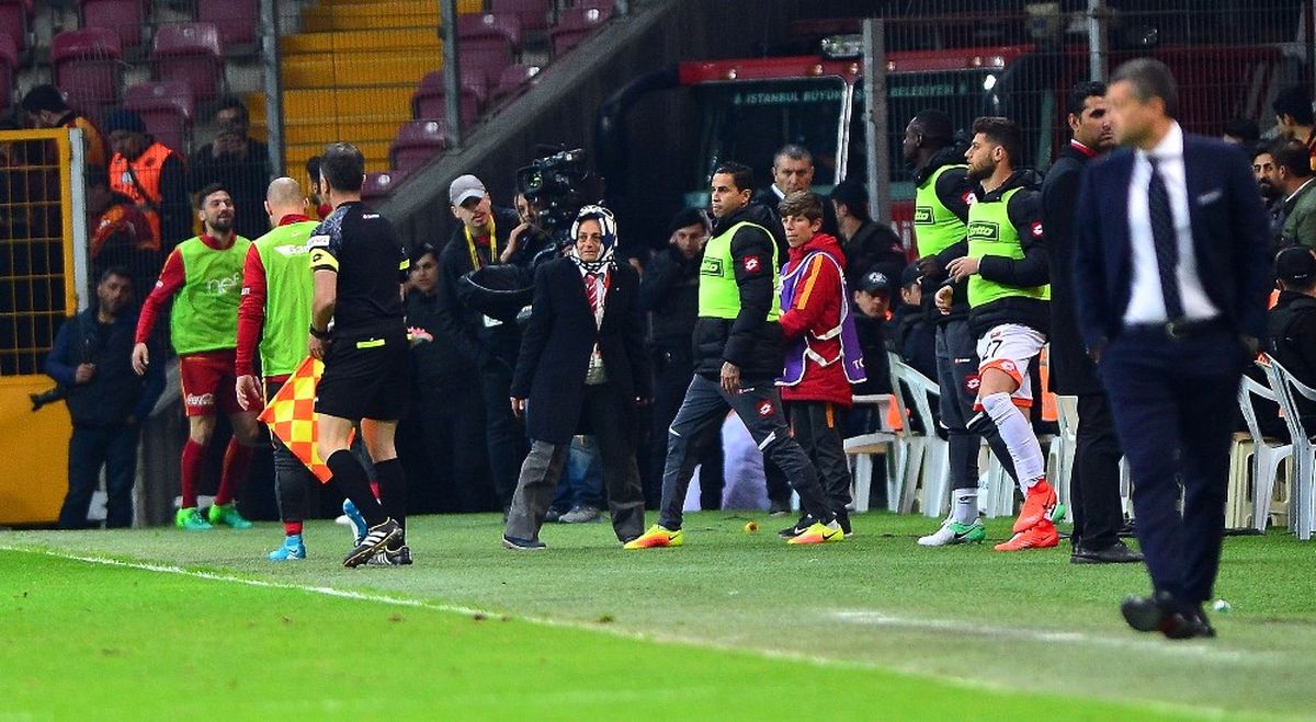 Türkiye\'nin İlk Kadın Saha Komiseri Tt Arena\'da Görevdeydi