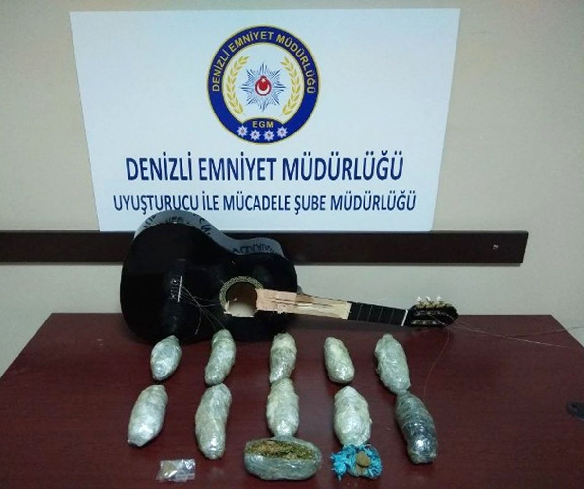 Uyuşturucuları Gitarın İçine Saklamışlar