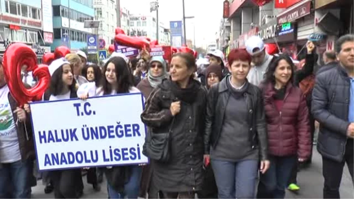 Zeytinburnu\'nda Otizme Farkındalık Yürüyüşü