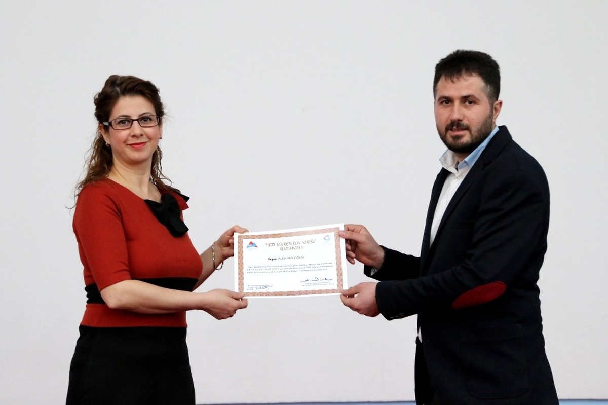 Aiçü\'de Tıbbi Sekreterlik Sertifika Töreni Gerçekleştirildi