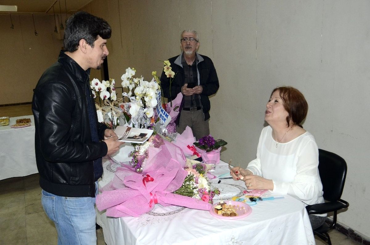 Annesinin Hastalık Dönemini Kitap Haline Getirdi