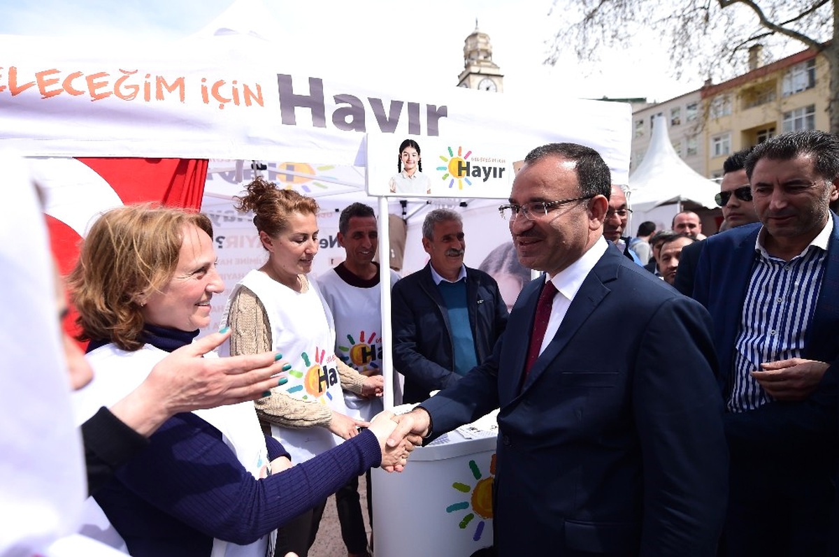 Bakan Bozdağ \'Hayır\' Çadırını Ziyaret Etti