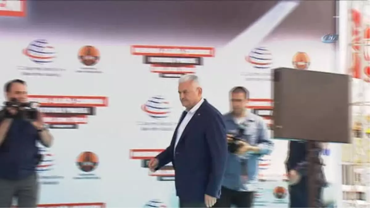 Başbakan Yıldırım: "İzmir Düşmanı Denize Döktü Ama Bir Densiz Çıkmış Diyor Ki \'Evet Verenleri...