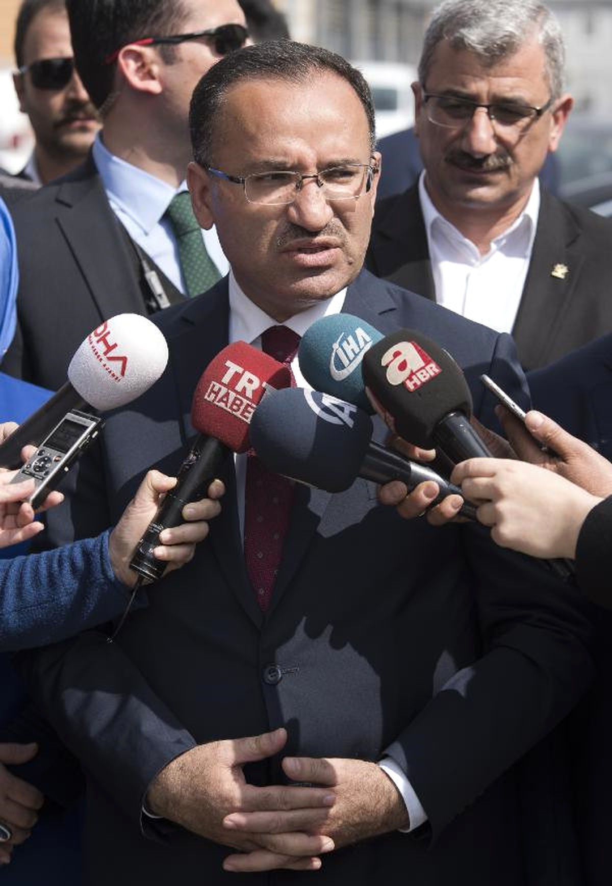 Bozdağ "Senin Neyini İzleyeceğiz Biz? İzlemek Hukuk Dışı Birşeydir"