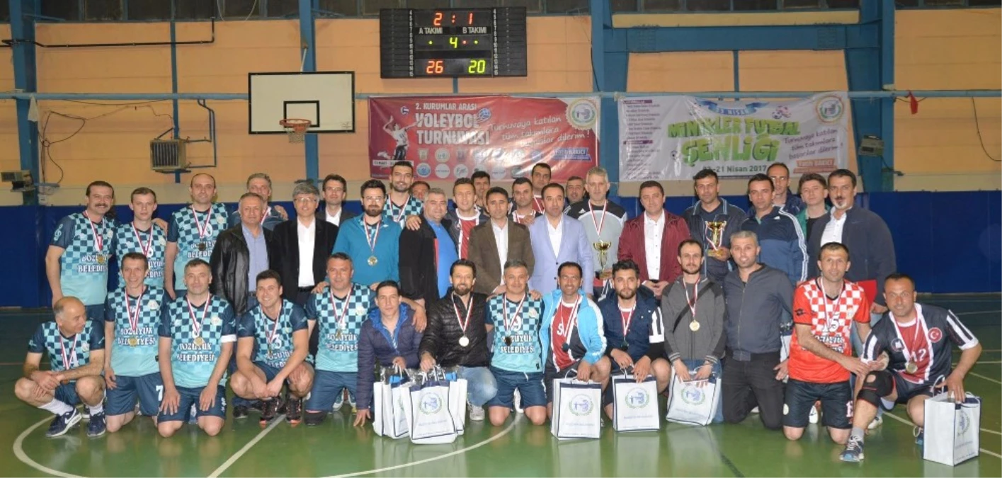 Bozüyük Belediyesi Kurumlar Arası Voleybol Turnuvası\'nda Şampiyon Bozüyük Belediyesi