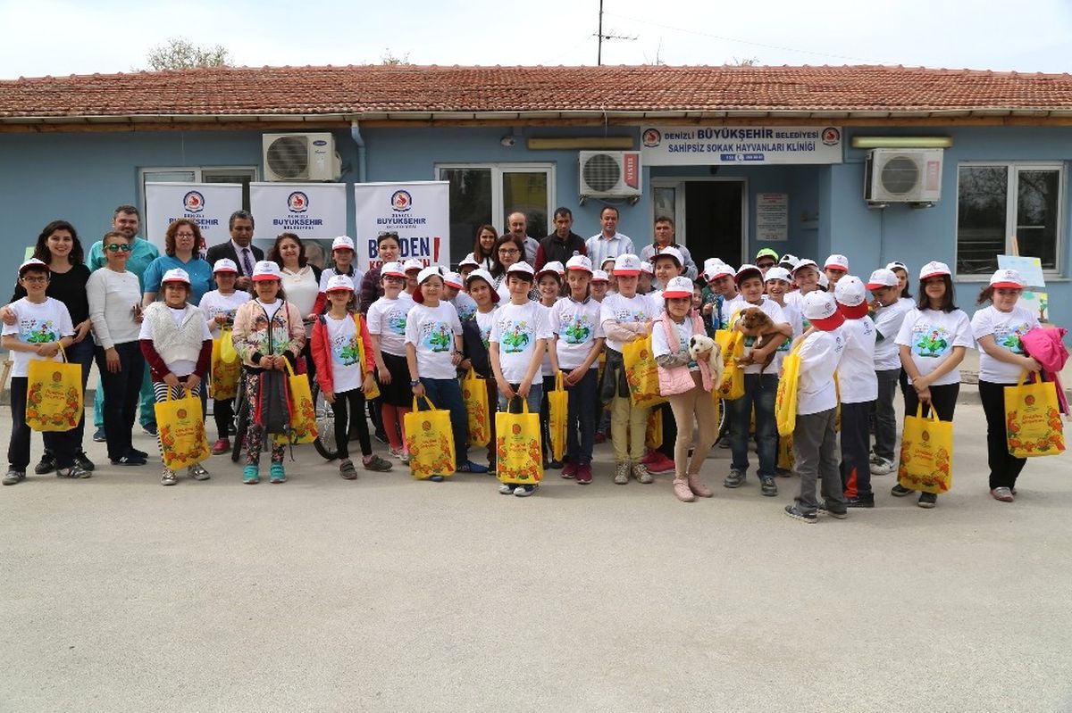 Denizli\'de "Sokak Hayvanımı Resimliyorum" Sergisi