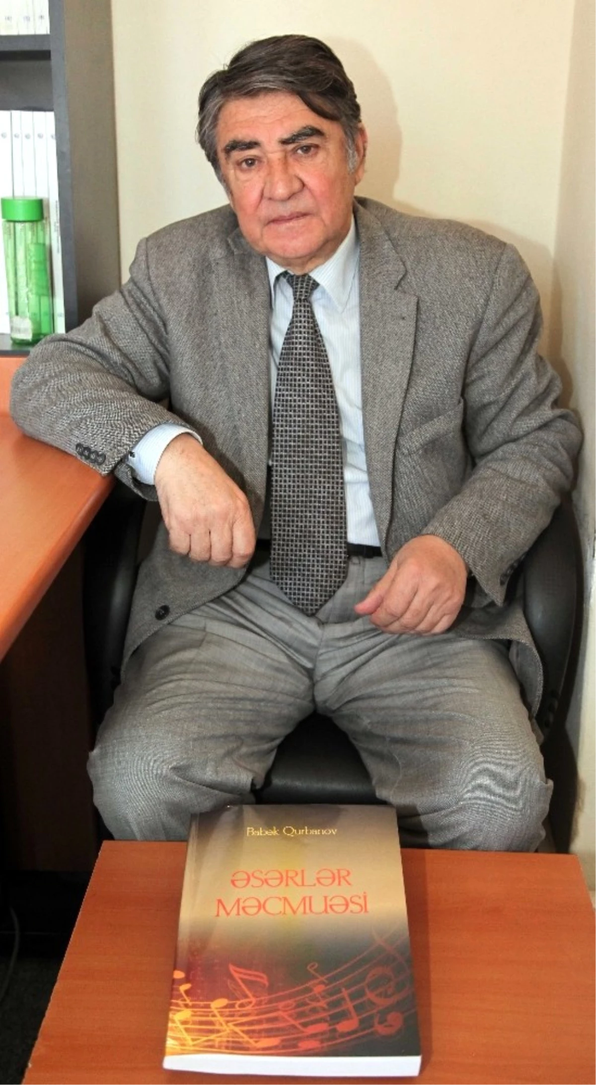 Gaün\'lü Azeri Prof. Dr. Babek Kurbanov 40. Kitabını Yayınladı