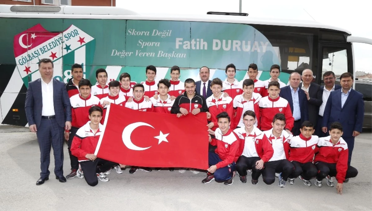 Gölbaşı Belediyespor U15 Futbol Takımı Türkiye Şampiyonasına Yolcu Edildi