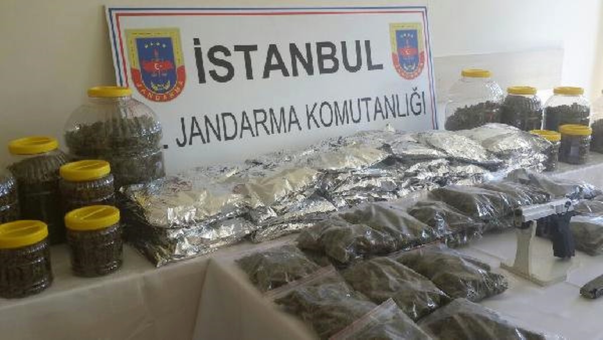 Hediye Paketlerinden Uyuşturucu Çıktı