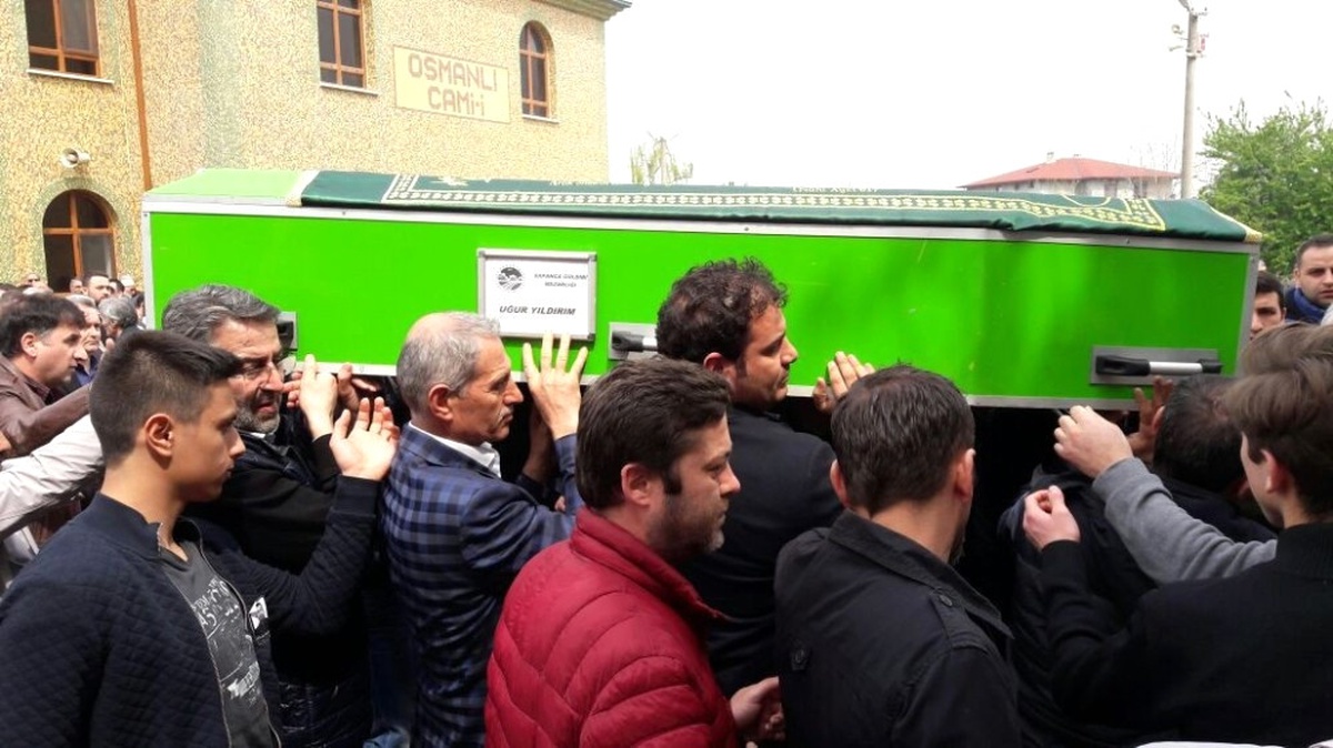 Kalp Krizi Geçiren Genç Öğretmen Toprağa Verildi