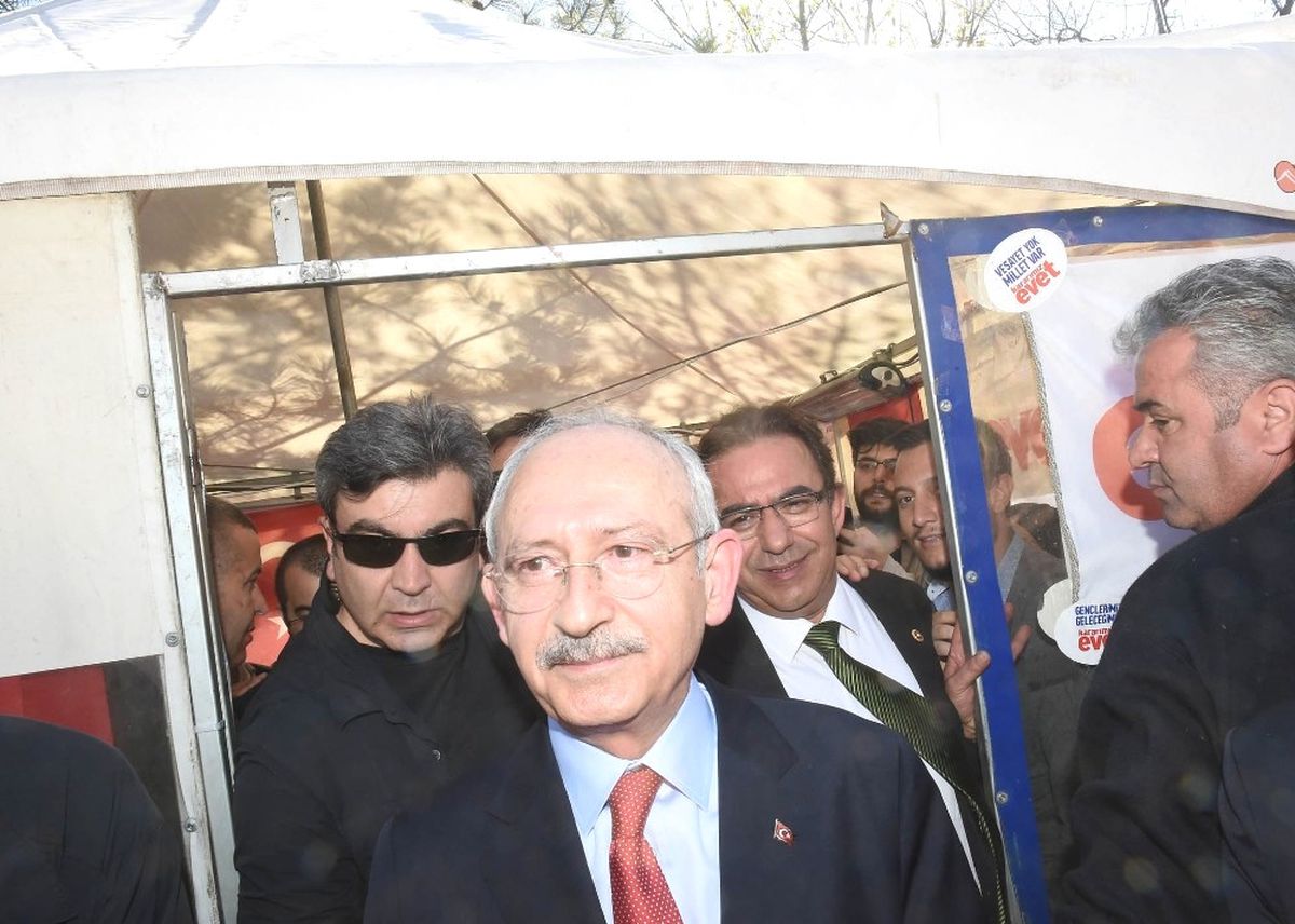 Kılıçdaroğlu \'Evet\' Çadırını Ziyaret Etti