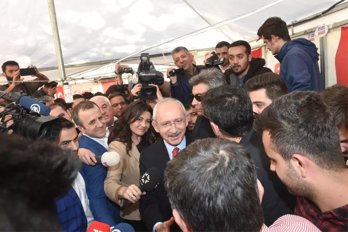 Kılıçdaroğlu \'Evet\' Çadırını Ziyaret Etti