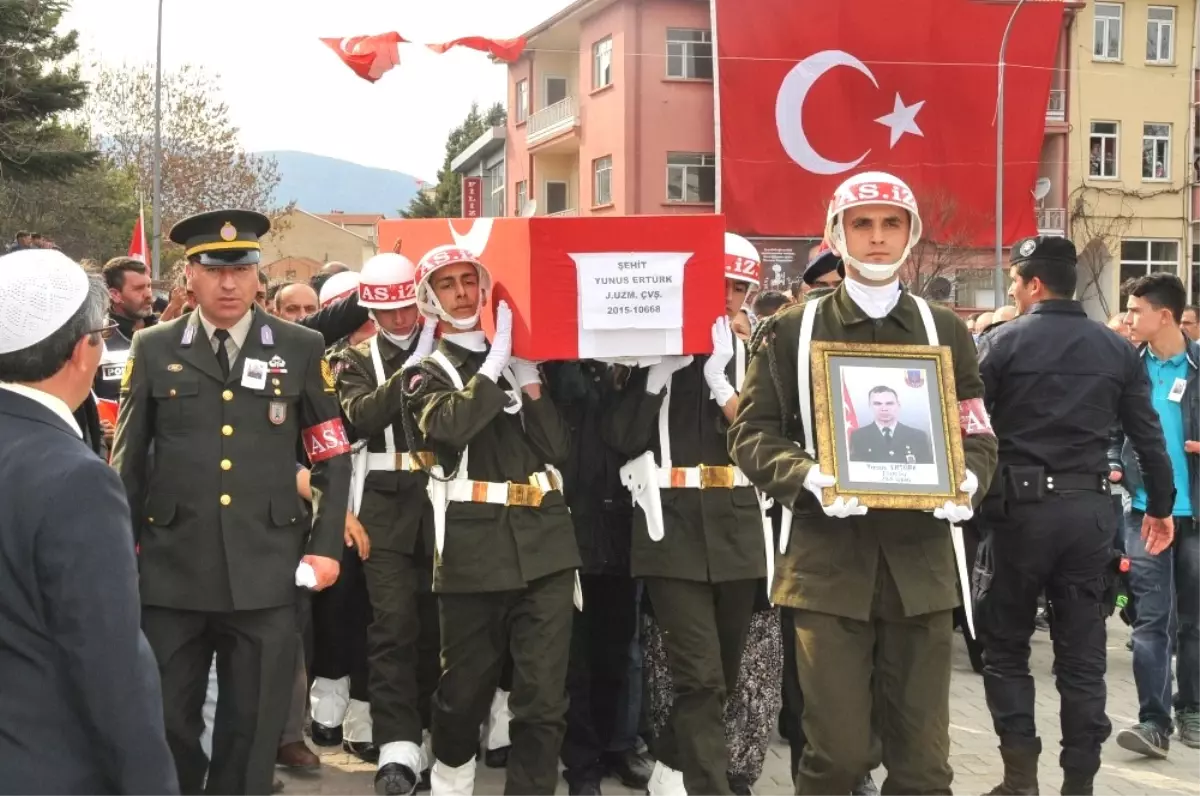 Konyalı Şehit Uzman Çavuş Ertürk Dualarla Uğurlandı