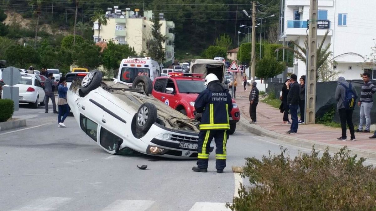 Manavgat\'ta Trafik Kazası: 2 Yaralı