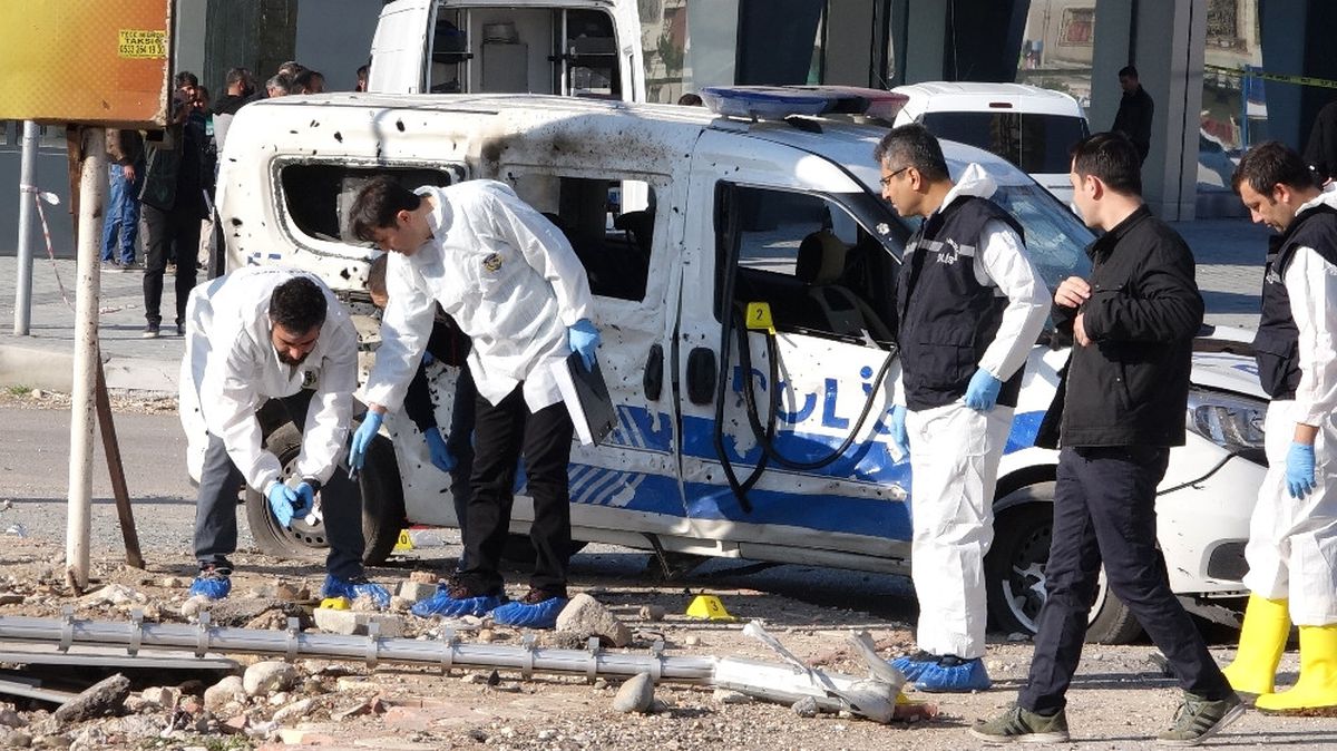 Mersin\'deki Polise Saldırıya 17 Gözaltı
