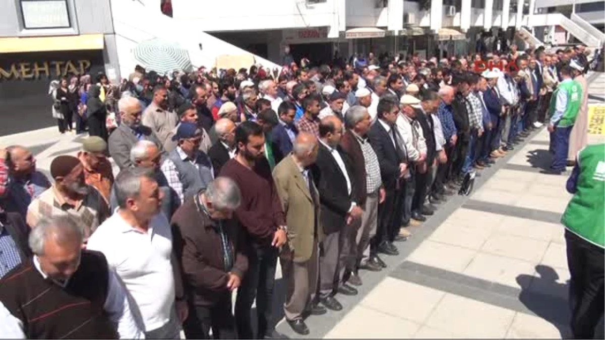 Mersin Suriye\'de Ölenler Için Gıyabi Cenaze Namazı Kılındı