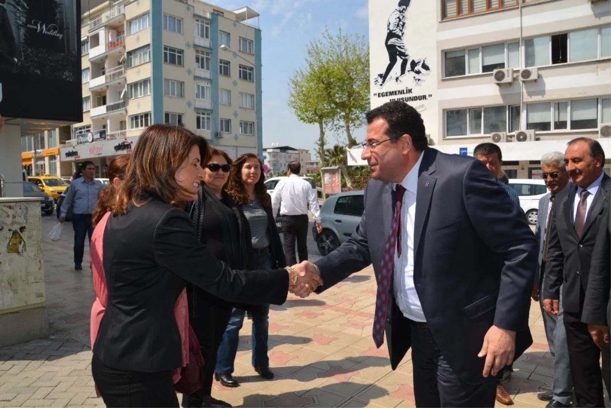 MHP Genel Başkan Yardımcısı Tanrıkulu İzmir\'de \'Evet\' Turunda