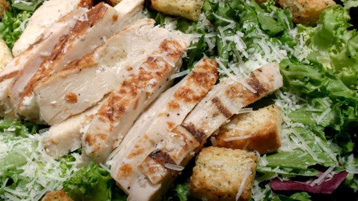 Sağlıklı Sandığınız Salatanızı Sağlıksız Bir Yemeğe Dönüştüren 4 Yanlış