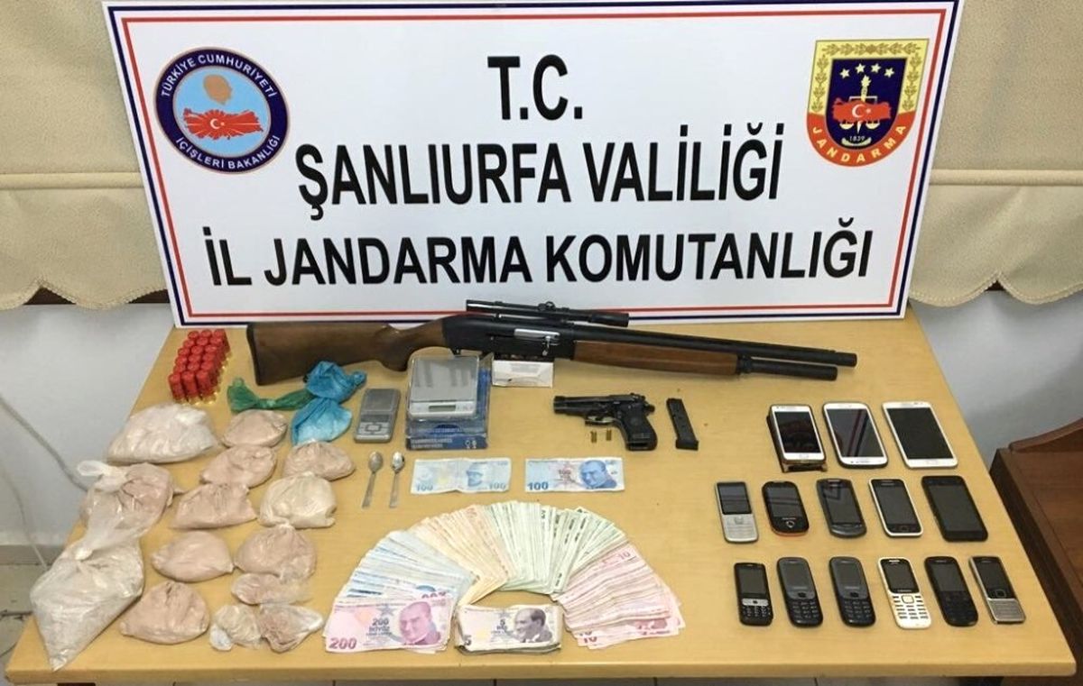 Şanlıurfa\'da Eroin ve Silah Ele Geçirildi