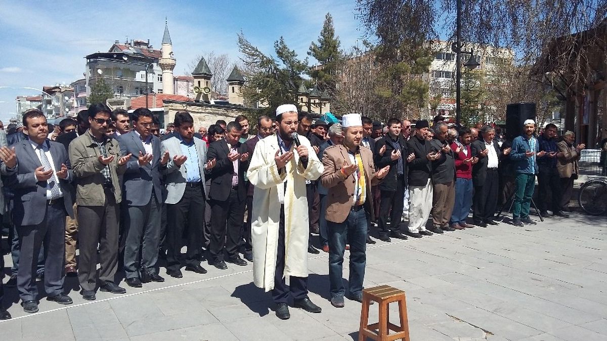 Şırnak Şehitleri ile İdlib\'de Ölenler İçin Karaman\'da Gıyabi Cenaze Namazı Kılındı
