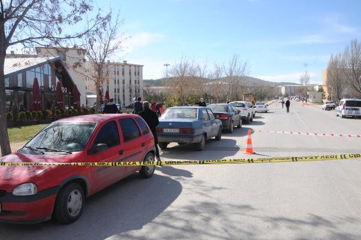 Üniversitede İş Makinesinin Deldiği Doğalgaz Borusundan Sızıntı