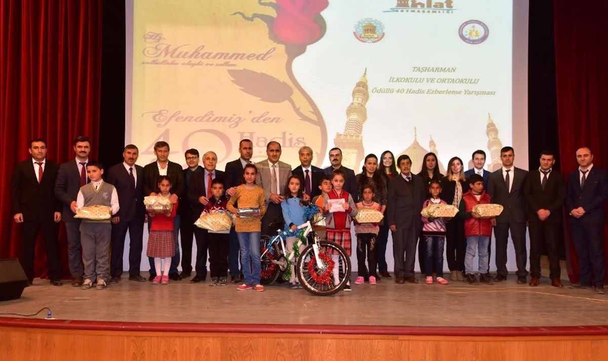 Ahlat\'ta Ödüllü 40 Hadis Ezberleme Yarışması
