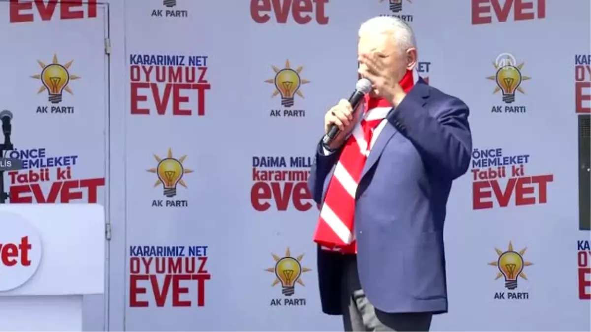 Başbakan Yıldırım: "Akılları Başlarına Gelmemiş, Meydanlarda Hayır Kampanyası Yapıyorlar"