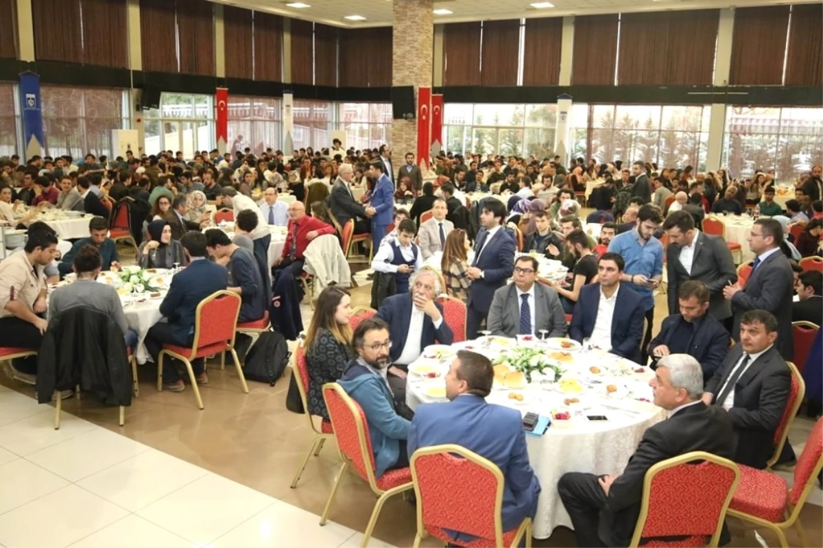 Başkan Karaosmanoğlu, Üniversite Öğrencileriyle Buluştu