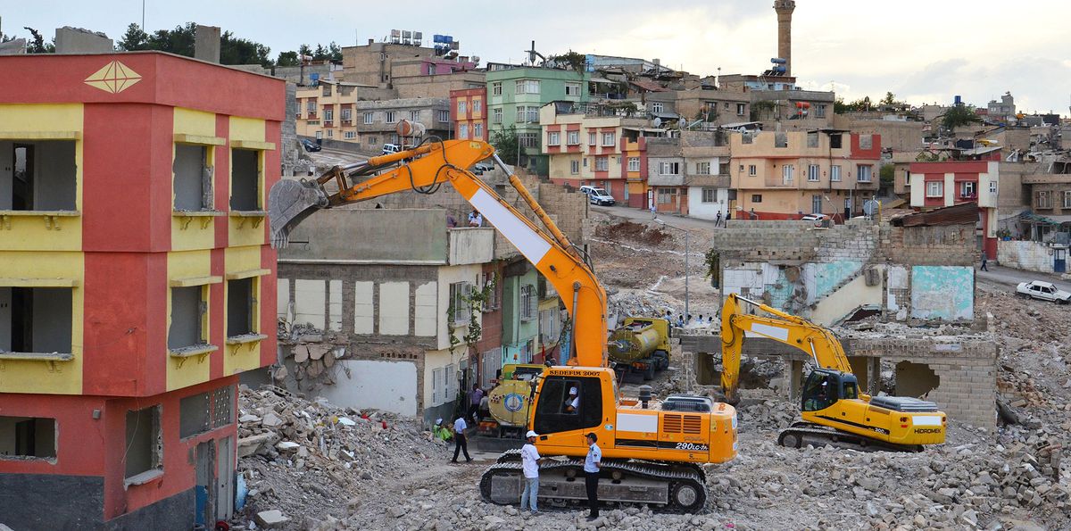 Büyükçekmece\'de Riskli 100 Dairenin Yıkımı Gerçekleştirildi