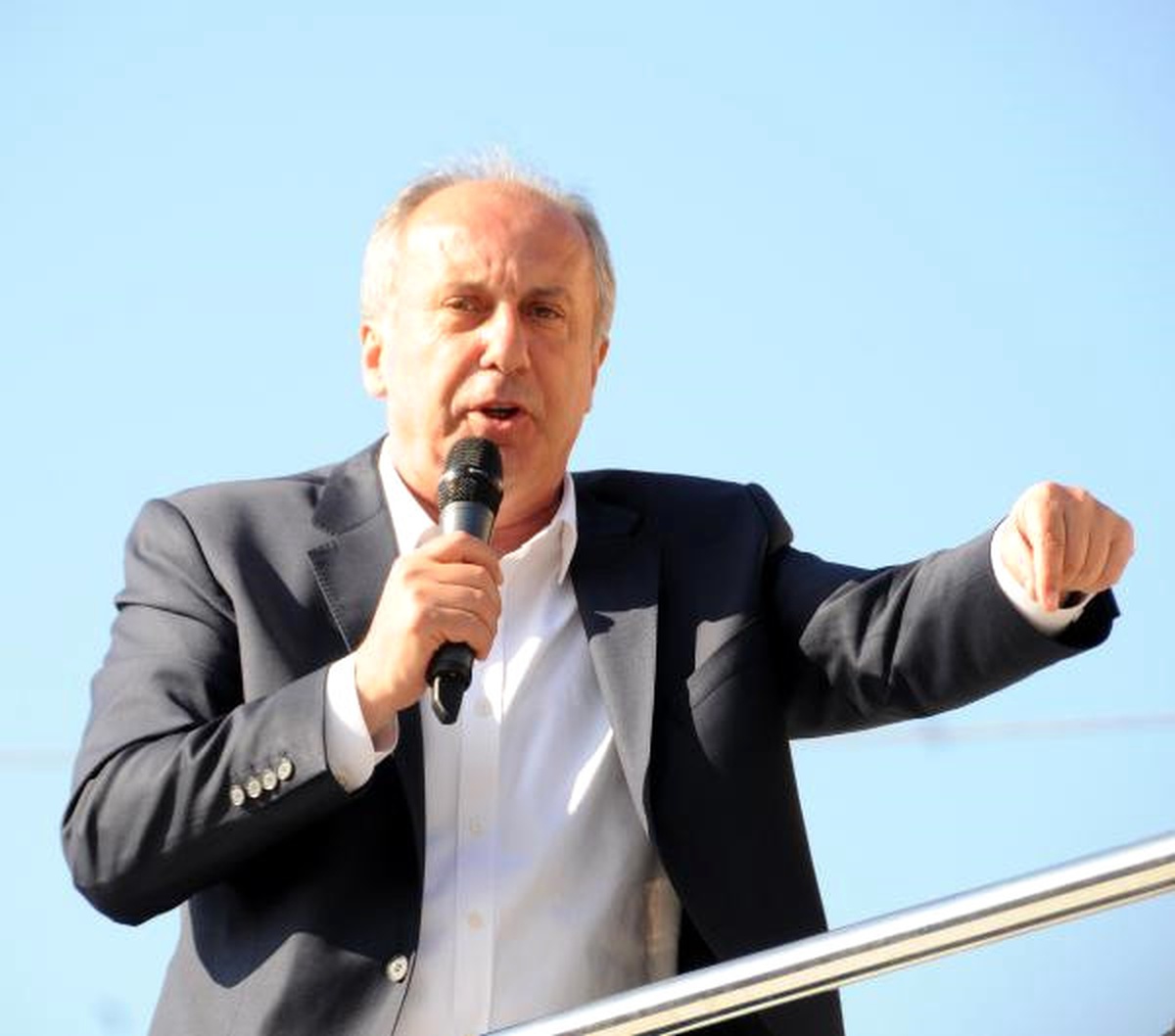 CHP Yalova Milletvekili İnce\'den Afiş Tepkisi