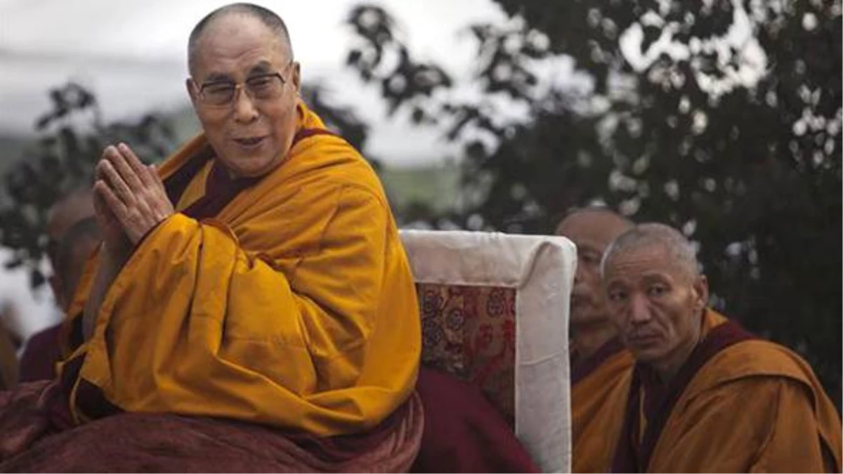 Dalay Lama Hindistan\'da Tapınağı Ziyaret Etti