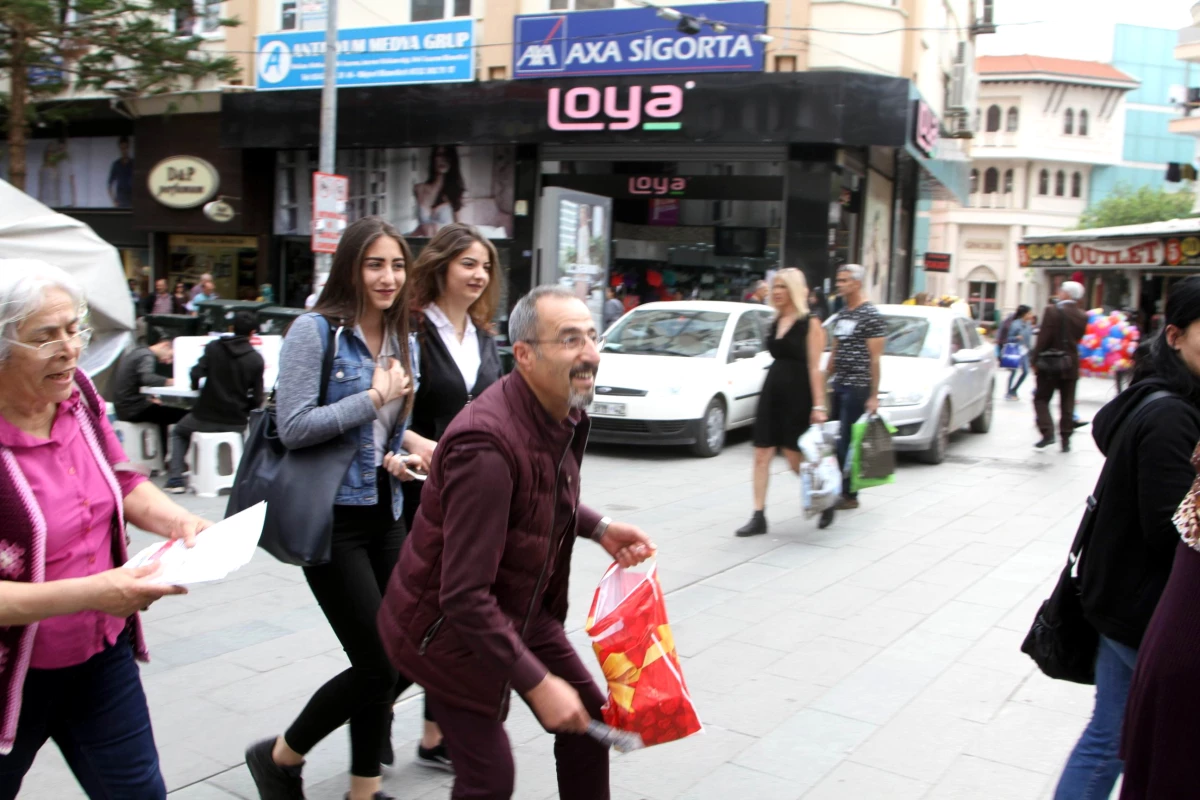 Eğitim Sen Üyelerinin Çevreye \'Hayır\' Broşürü Saçması Tepki Çekti