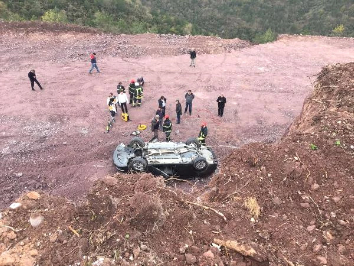 Emanet Otomobille Kayalıklardan Uçan Sürücü Öldü