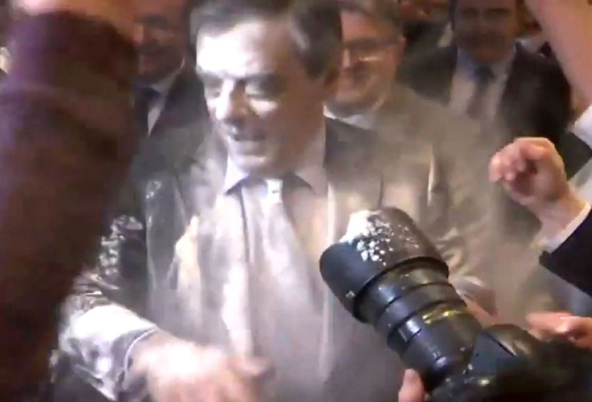 Fransız Cumhurbaşkanı Adayı Fillon\'a \'Unlu\' Protesto