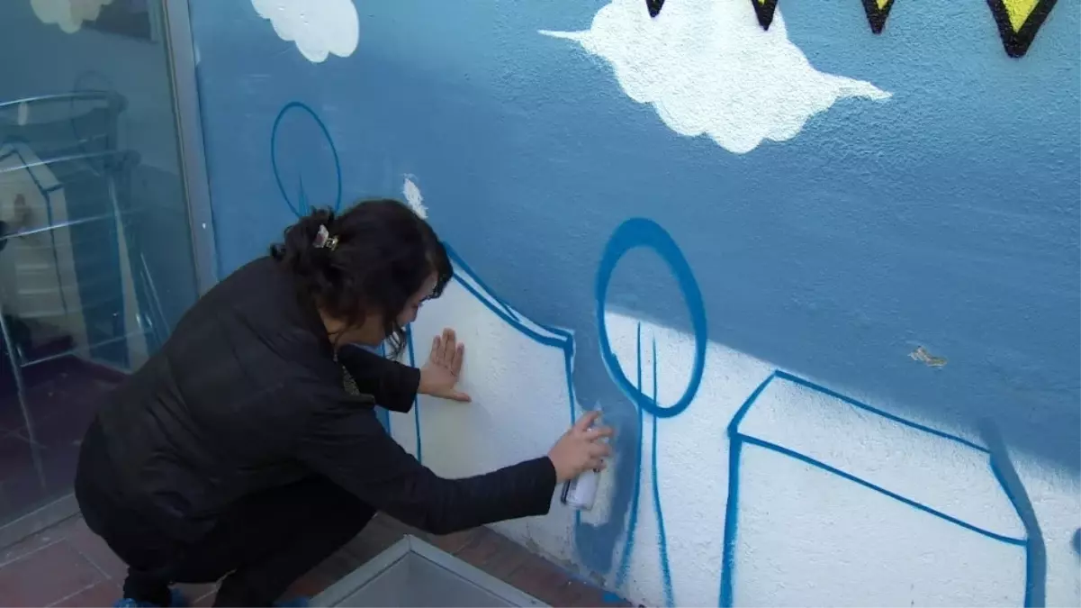 Hastane Duvarları Grafitiler ile Renkleniyor