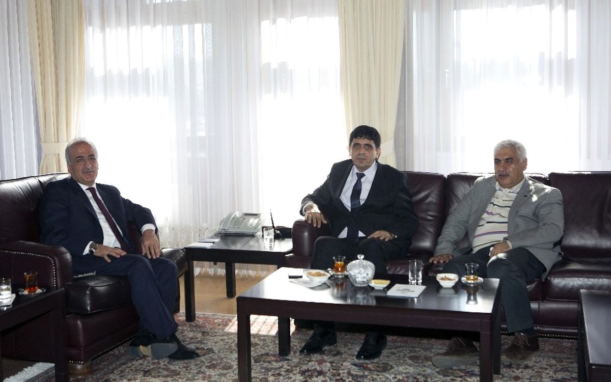 Iğdır Üniversitesi Rektörü M. Hakkı Alma, Rektör Çomaklı\'yı Ziyaret Etti