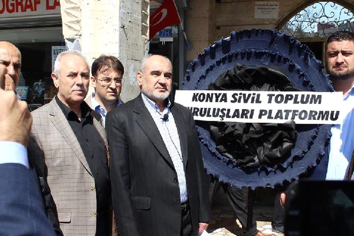 Konya Sivil Toplum Kuruluşları Platformu\'ndan, CHP\'ye Siyah Çelenk