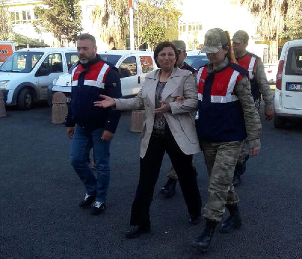 Öcalan\'ın Doğum Gününde Gözaltına Alınanlar Serbest
