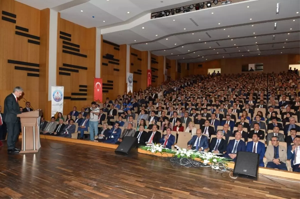 Odak Projesinde Başarılı Olan Okullara Kalite Beratı ve Başarı Belgesi Verildi